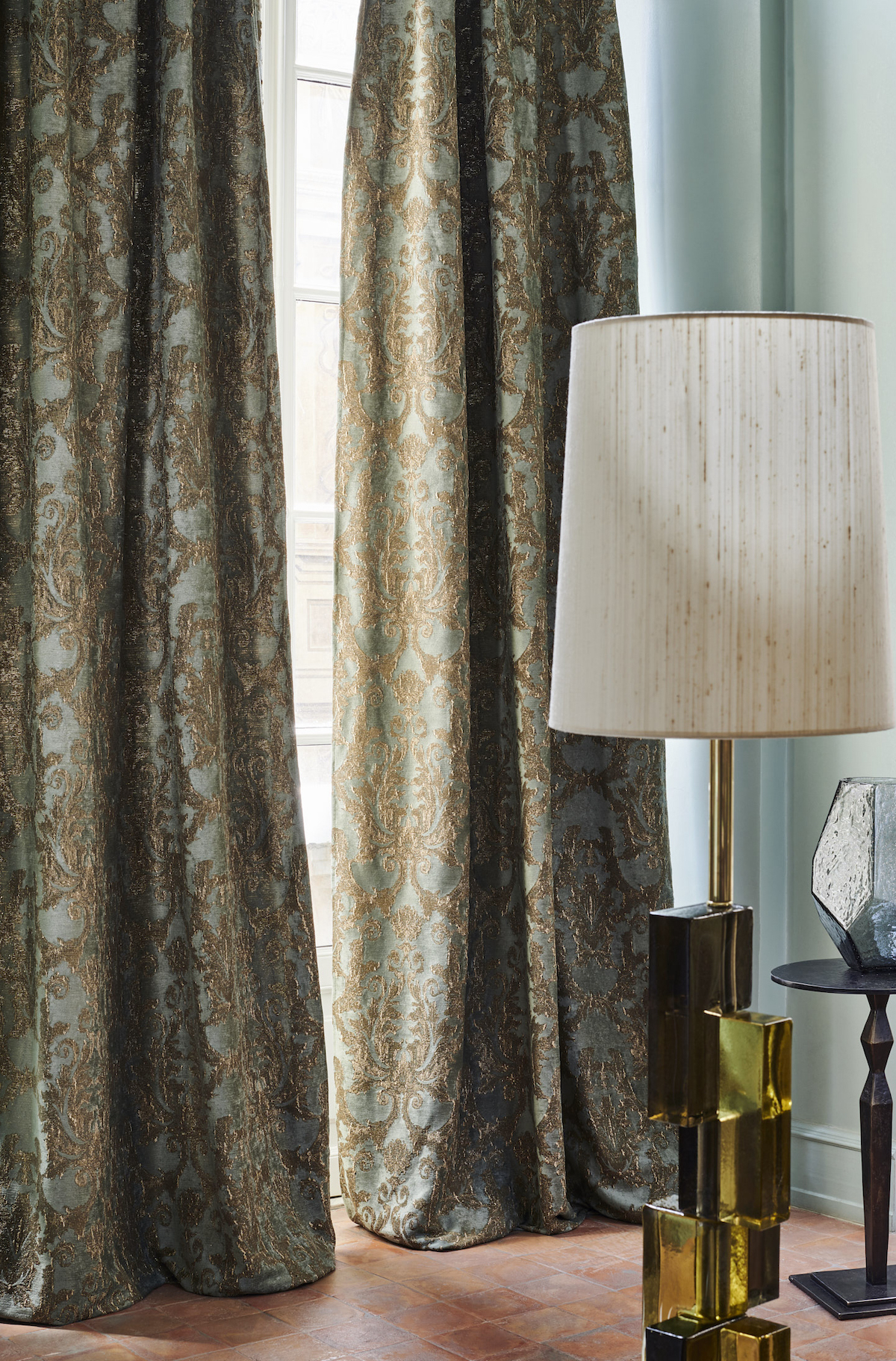 Bespoke Drapery Design With Timeless Elegance