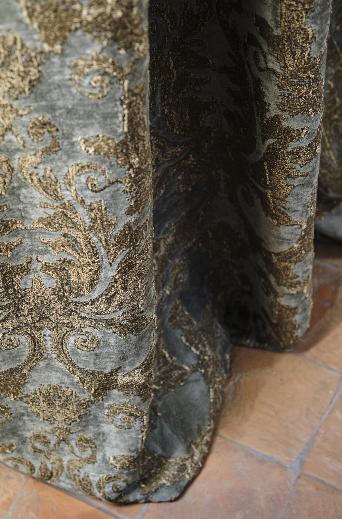 Bespoke Drapery Design With Timeless Elegance